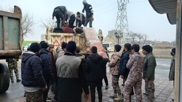 ۷۲ گروه جهادی مشغول خدمات‌رسانی به زلزله‌زدگان خوی هستند+فیلم 