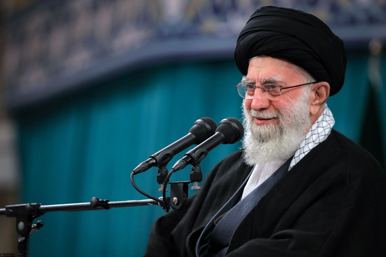 Eine Gruppe von Herstellern trifft sich mit Ayatollah Khamenei