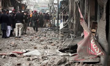 دوشنبه خونین در پیشاور پاکستان/۱۷ نمازگزار شهید و ۶۰ نفر زخمی شدند