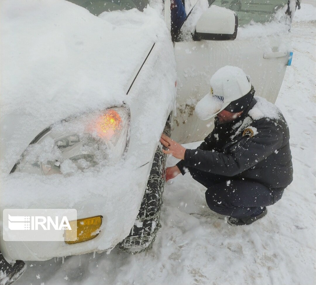 جاده‌های اکثر استانها درگیر برف و باران/هموطنان ازسفرهای غیرضروری اجتناب کنند