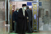 伊斯兰革命领袖莅临伊玛目霍梅尼陵及烈士陵园
