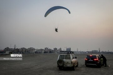 Sports aériens : Vol en parapente à Téhéran