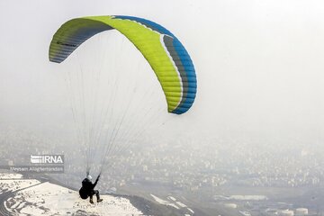 Sports aériens : Vol en parapente à Téhéran