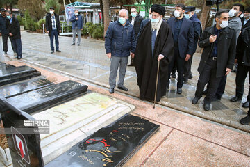 El Ayatolá Jamenei rinde homenaje al fundador de la República Islámica