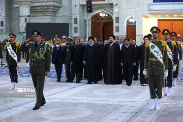 Iran President, cabinet members visit Imam Khomeini mausoleum