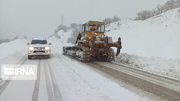 ۱۲۰ خودرو گرفتار در برف جاده‌های آذربایجان غربی رهاسازی شد