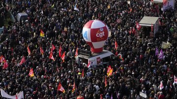 دولت مکرون در برابر دیوار بلند اعتراضات مردمی و سیاسی فرانسه