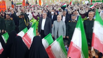 دهه فجر روز تجلی اراده مردم ایران در مبارزه جدی با استکبار است 