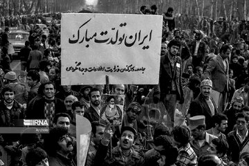 Calendario de la Revolución Islámica; el pueblo persa respalda el orden del Imam Jomeini