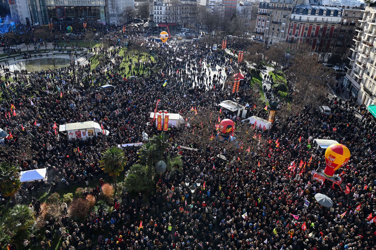 2.8 millions Français dans la rue contre Macron