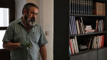 کشدار و خالی از داستان