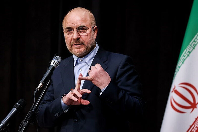 قاليباف: التمسك بالتقاليد الإلهية والاعتماد على الشعب من عناصر انتصار الثورة الإسلامية