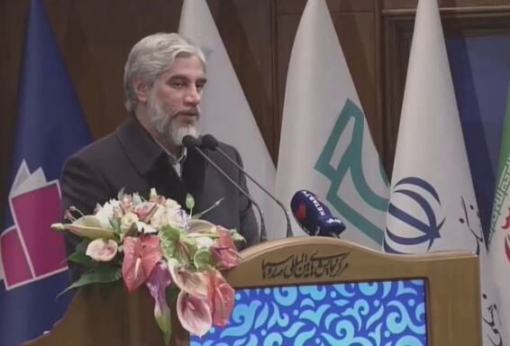 برگزیدگان جشنواره شعر تجلیل شدند/ احمدوند: توجه به شعر از اولویتهای دولت است