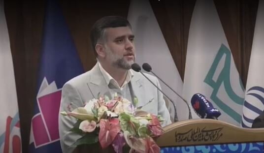 برگزیدگان جشنواره شعر تجلیل شدند/ احمدوند: توجه به شعر از اولویتهای دولت است