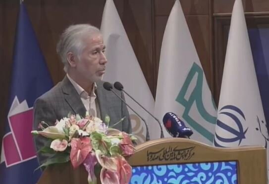 برگزیدگان جشنواره شعر تجلیل شدند/ احمدوند: توجه به شعر از اولویتهای دولت است