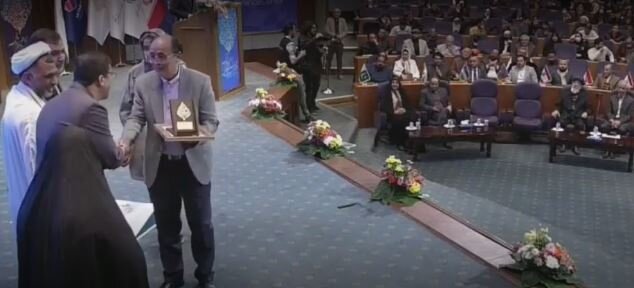 برگزیدگان جشنواره شعر تجلیل شدند/ احمدوند: توجه به شعر از اولویتهای دولت است