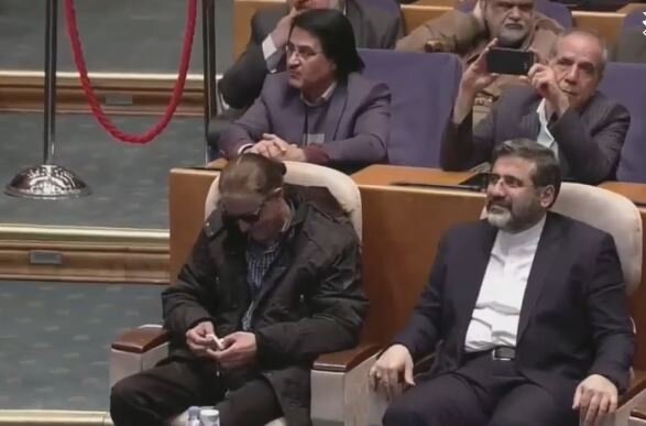 برگزیدگان جشنواره شعر تجلیل شدند/ احمدوند: توجه به شعر از اولویتهای دولت است