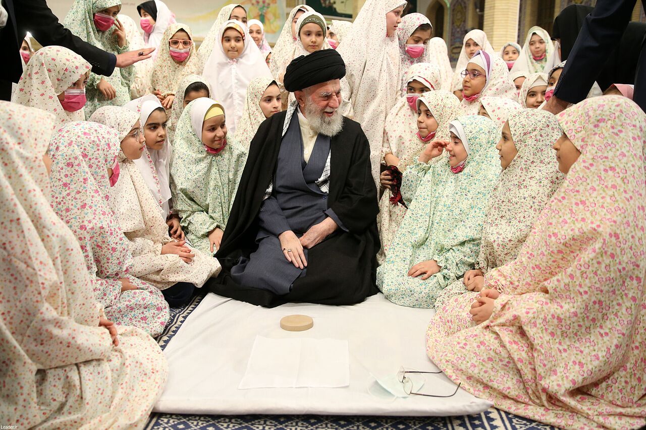 Supreme Leader attends Taklif celebration of schoolgirls