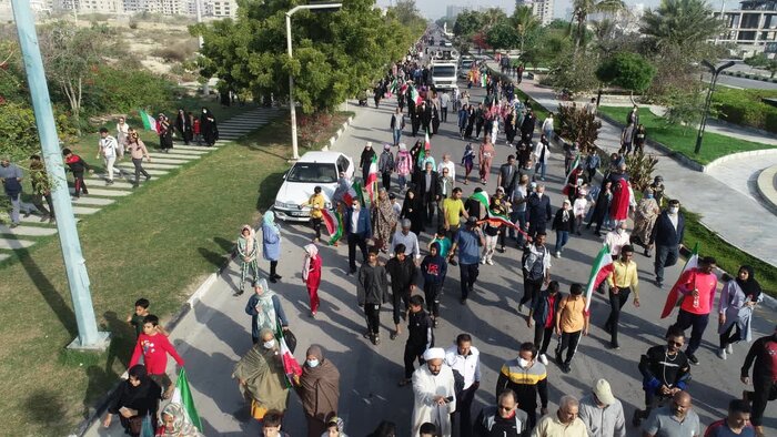 همایش بزرگ پیاده روی خانوادگی در قشم برگزار شد