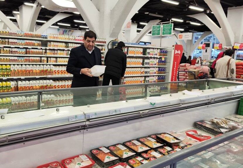 مخبر از چند فروشگاه زنجیره‌ای در اجرای طرح "فجر تا فطر" بازدید کرد