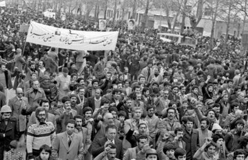 فیلم | چرا انقلاب شد؟/ فعالان سیاسی زنجان پاسخ می‌دهند