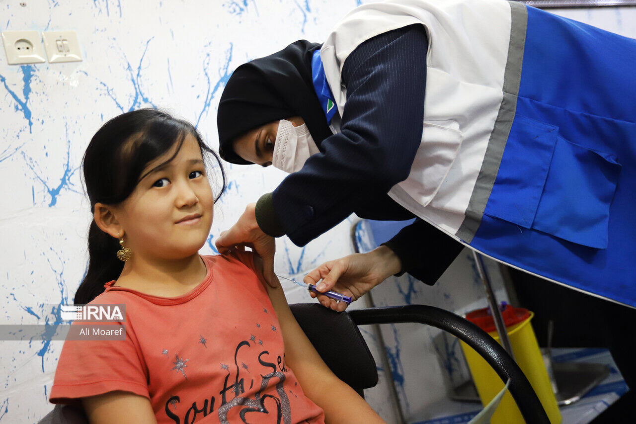 Les enfants immigrés vaccinés gratuitement par l’Iran dans les régions frontalières du sud-est