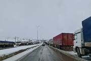 فرماندار پیرانشهر: تعداد زیادی کامیون در مرز تمرچین متوقف هستند + فیلم