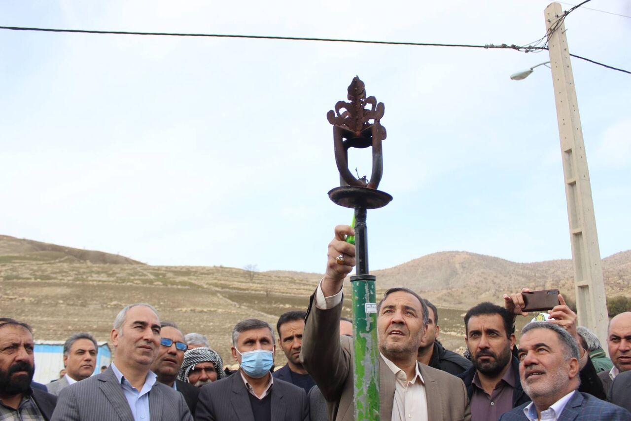 مشعل گاز هشت روستای دهستان زردلان هلیلان روشن شد