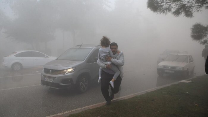 نجات کودکان از زیر آوارها در ترکیه + فیلم و عکس