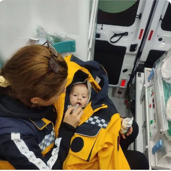 نجات کودکان از زیر آوارها در ترکیه + فیلم و عکس