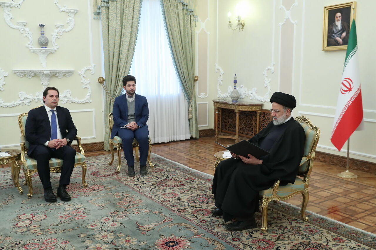 El presidente iraní afirma que Teherán da la bienvenida al desarrollo de las relaciones con Atenas