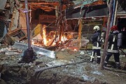 انفجار ناشی از برخورد بیل مکانیکی با لوله گاز در مشهد منجر به تخریب چند باب مغازه شد