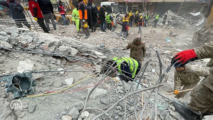 تصاویری از سومین روز امداد رسانی به زلزله زدگان در ترکیه