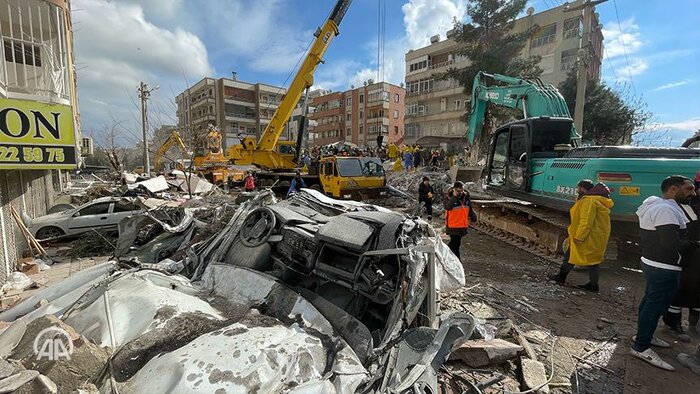 تصاویری از سومین روز امداد رسانی به زلزله زدگان در ترکیه