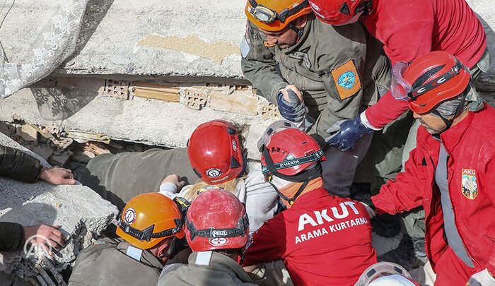 تصاویری از سومین روز امداد رسانی به زلزله زدگان در ترکیه