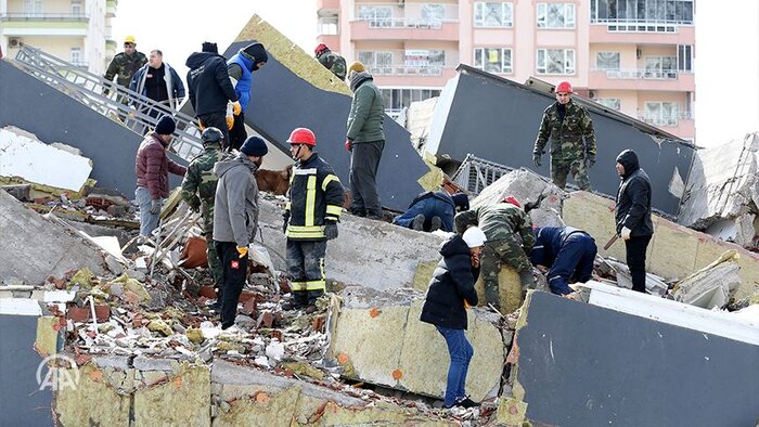 تصاویری از سومین روز امداد رسانی به زلزله زدگان در ترکیه