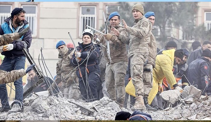 تصاویری از سومین روز امداد رسانی به زلزله زدگان در ترکیه