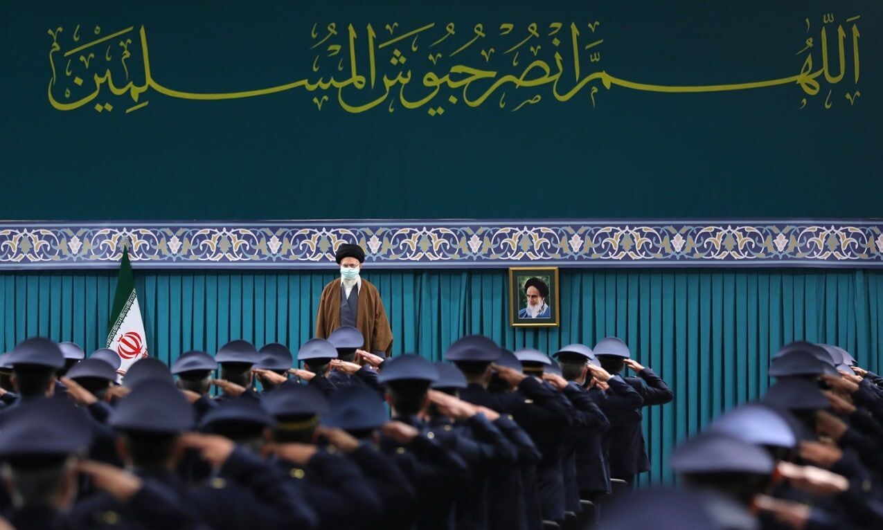 El Ayatolá Jamenei se reúne con comandantes de la Fuerza Aérea del Ejército