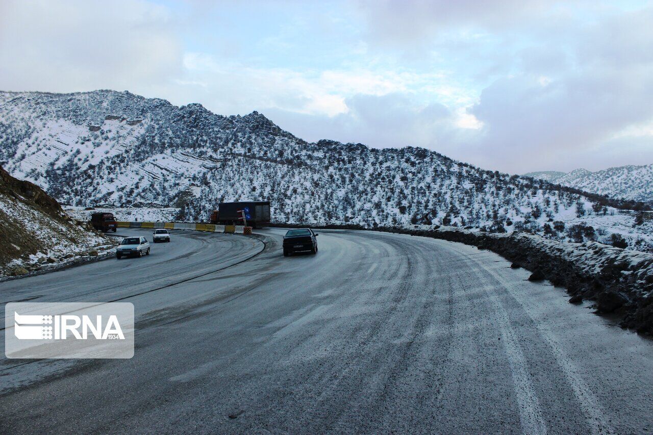 رانندگان از سفرهای غیرضروری به محورهای کوهستانی خودداری کنند