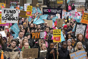 موج بی‌پایان اعتراضات عمومی در انگلیس/هزاران نفر از کارکنان دولتی اعتصاب کردند