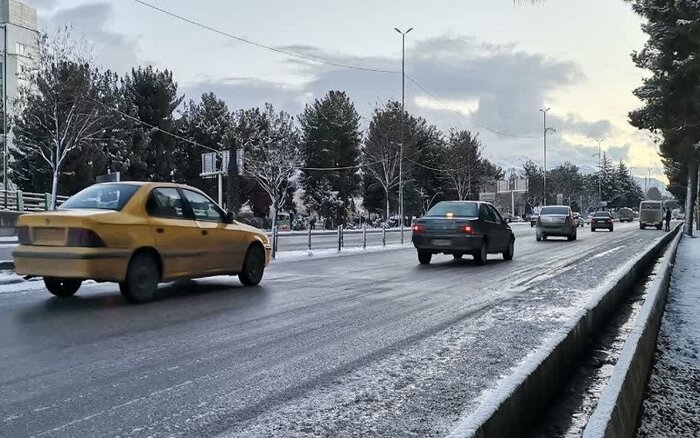 خیابان‌های کرمانشاه یخ زد، شهرداری همچنان چشم انتظار تابش آفتاب است