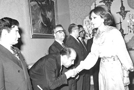 پهلوی از زبان پهلوی (۷)/فرح پهلوی: راهپیمایان ۱۷ شهریور ایرانی نبودند