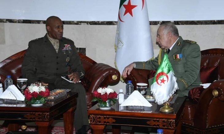 گفت وگوی رئیس ستاد ارتش الجزایر با فرمانده نیروهای آمریکایی در آفریقا