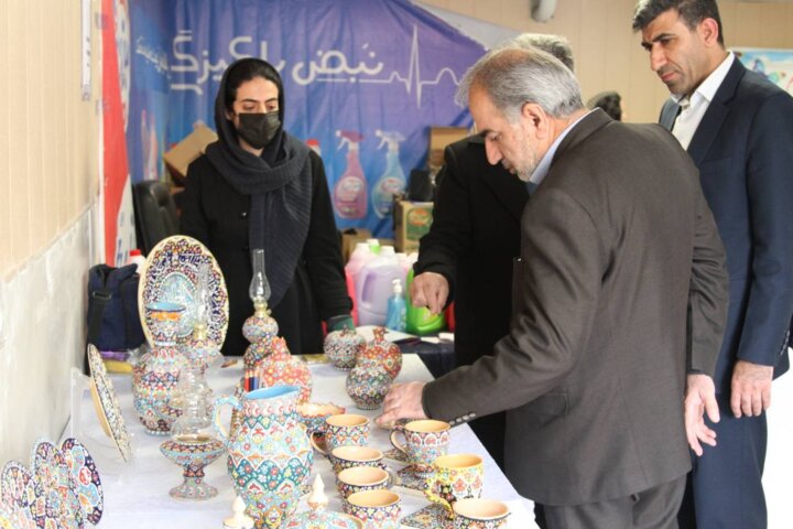 عرضه مستقیم کالا در نمایشگاه روز بدون سود برای کارگران شیراز