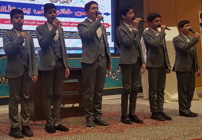 انقلاب اسلامی تنها حکومتی است که نوع حکومت را به همه پرسی مردم گذاشته است