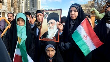 آغاز راهپیمایی ۲۲بهمن در کردستان؛ فریاد مرگ بر آمریکا در استان طنین انداز شد
