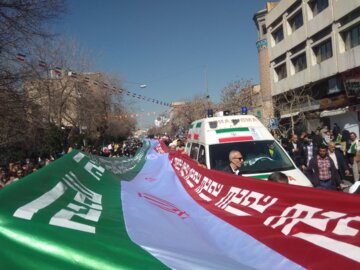 شیراز؛ به رنگ پرچم، یکصدا برای آرمان‌های انقلاب + فیلم