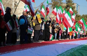 مردم با حضور پرشور در راهپیمایی ۲۲ بهمن مشت محکمی بر دهان دشمنان زدند 