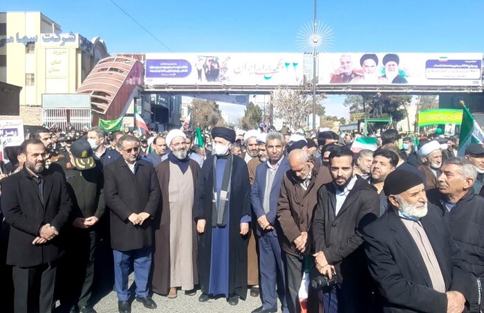 حضور باشکوه مردم در راهپیمایی ٢٢ بهمن مسوولیت مدیران را دوچندان می‌کند