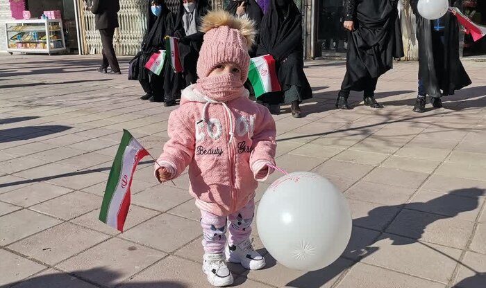 راهپیمایی ۲۲ بهمن، همه در کرمانشاه آمده بودند+عکس